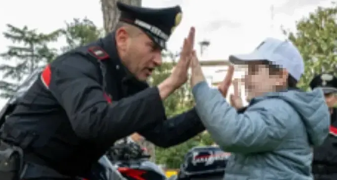 Pasqua di inclusione con i Carabinieri: l’abbraccio ai ragazzi con autismo
