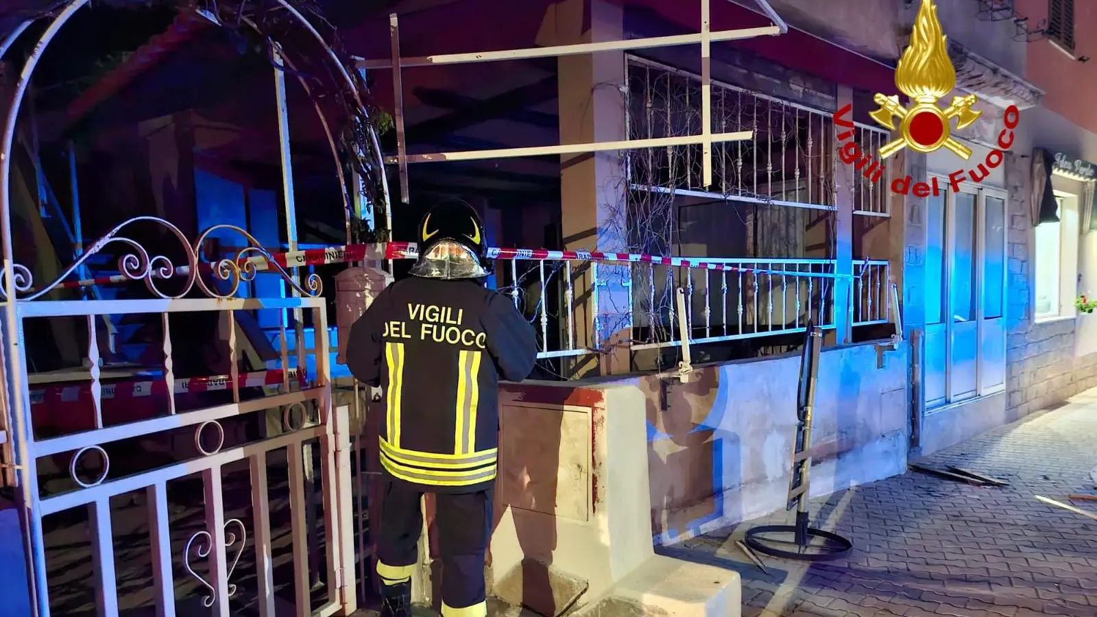 Esplosione a San Teodoro: ordigno detona vicino a un ristorante