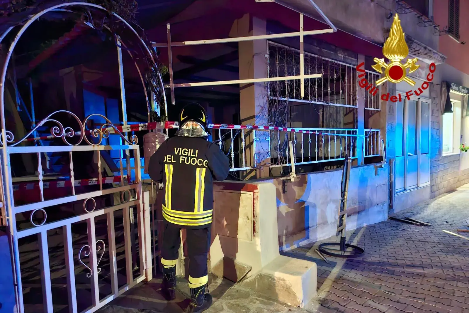 Esplosione a San Teodoro: ordigno detona vicino a un ristorante