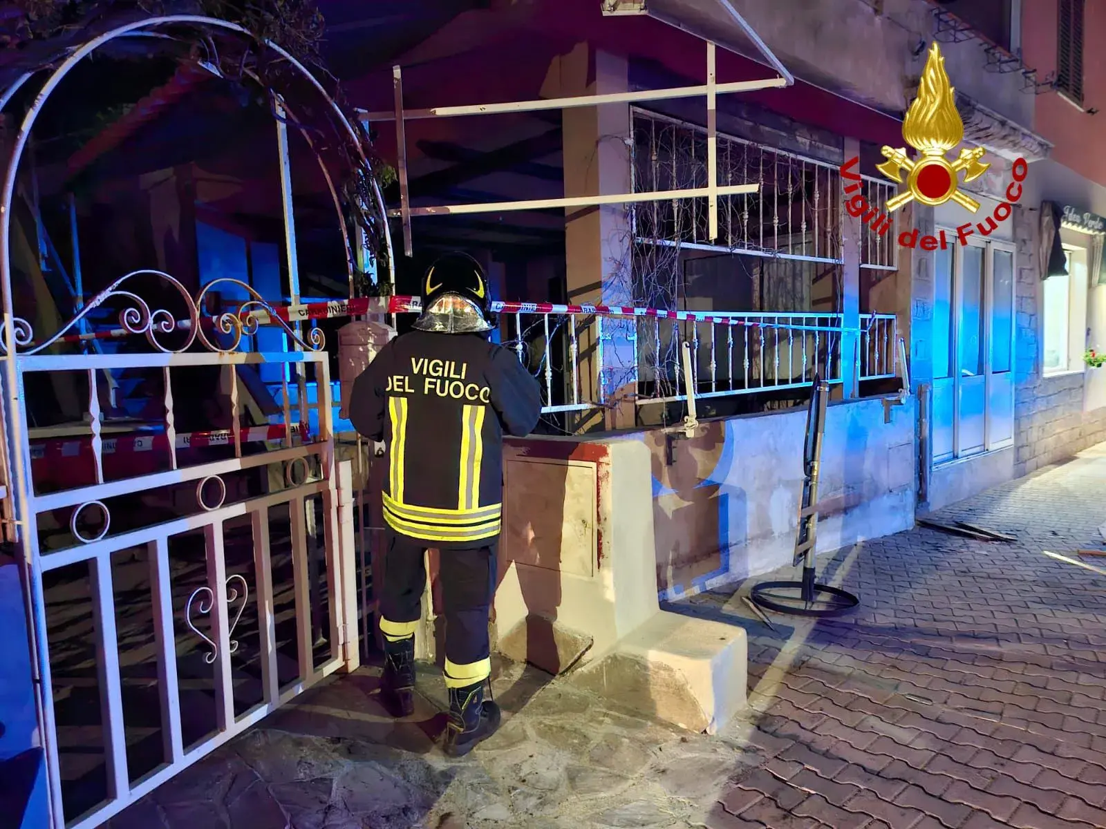 Esplosione a San Teodoro: ordigno detona vicino a un ristorante