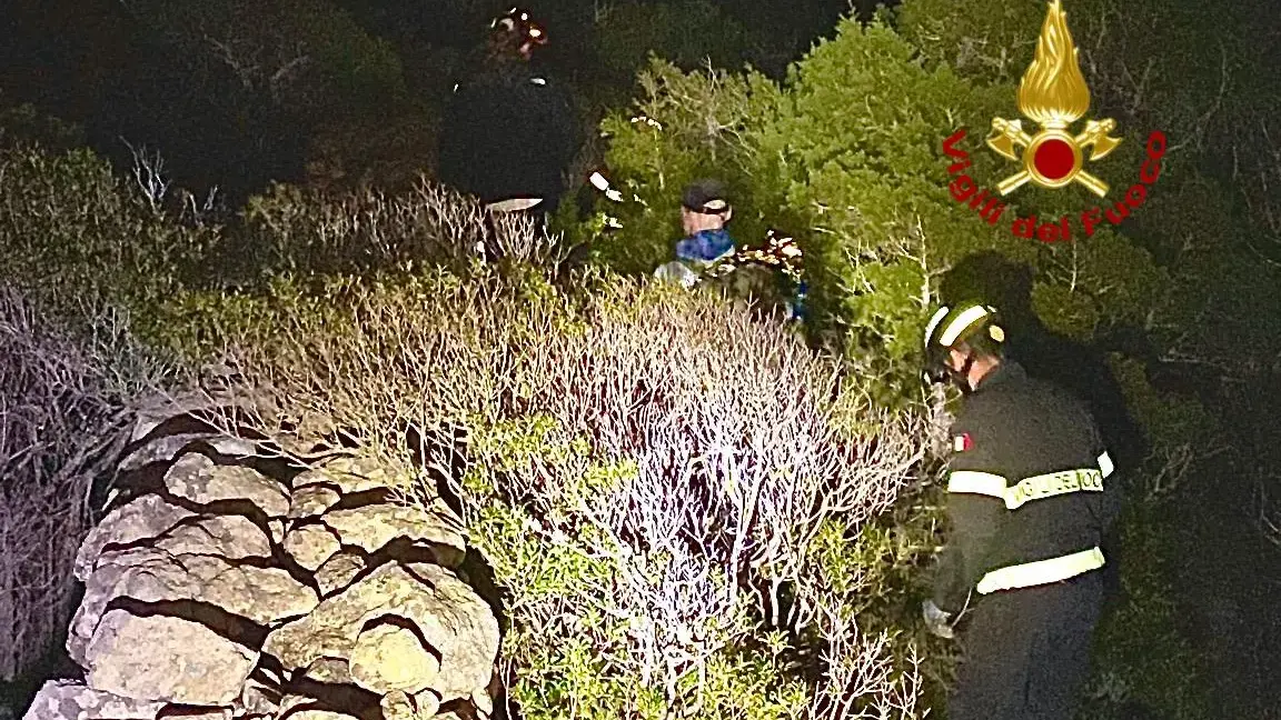 La Maddalena. Coppia si perde tra i sentieri: salvata dai Vigili del Fuoco dopo due ore di ricerche