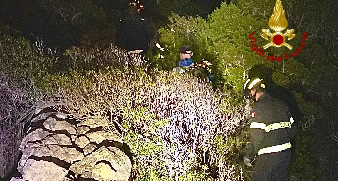 La Maddalena. Coppia si perde tra i sentieri: salvata dai Vigili del Fuoco dopo due ore di ricerche