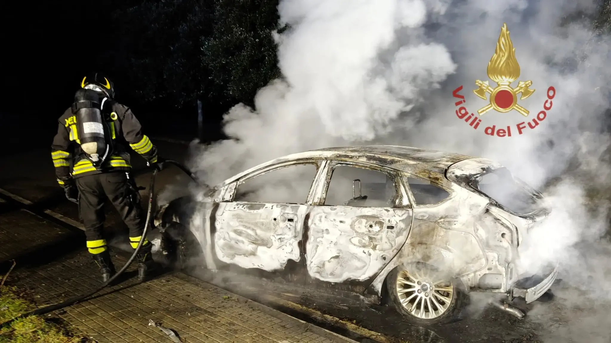 Auto distrutta da un incendio a Dolianova: si indaga sulle cause