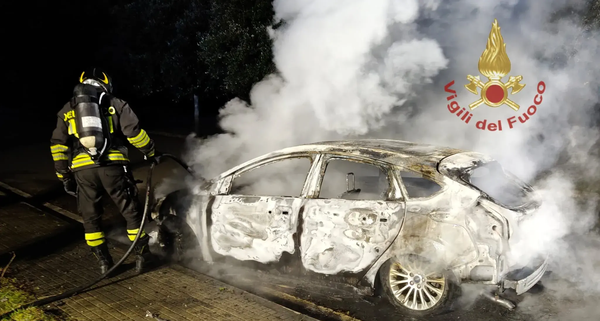 Auto distrutta da un incendio a Dolianova: si indaga sulle cause