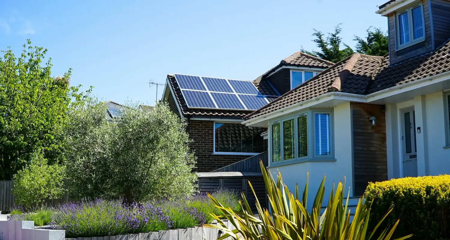 Migliori aziende di fotovoltaico e sistemi di accumulo in Europa: classifica dei 7 partner più qualificati per l'indipendenza energetica