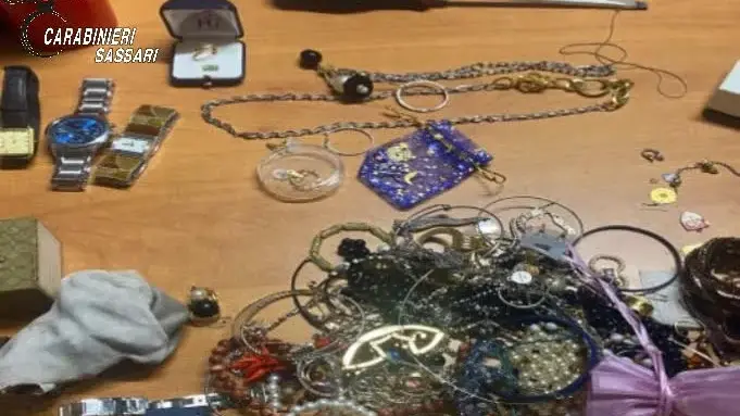 Pasquetta amara per i ladri: sorpresi mentre svaligiano una casa a Loiri Porto San Paolo