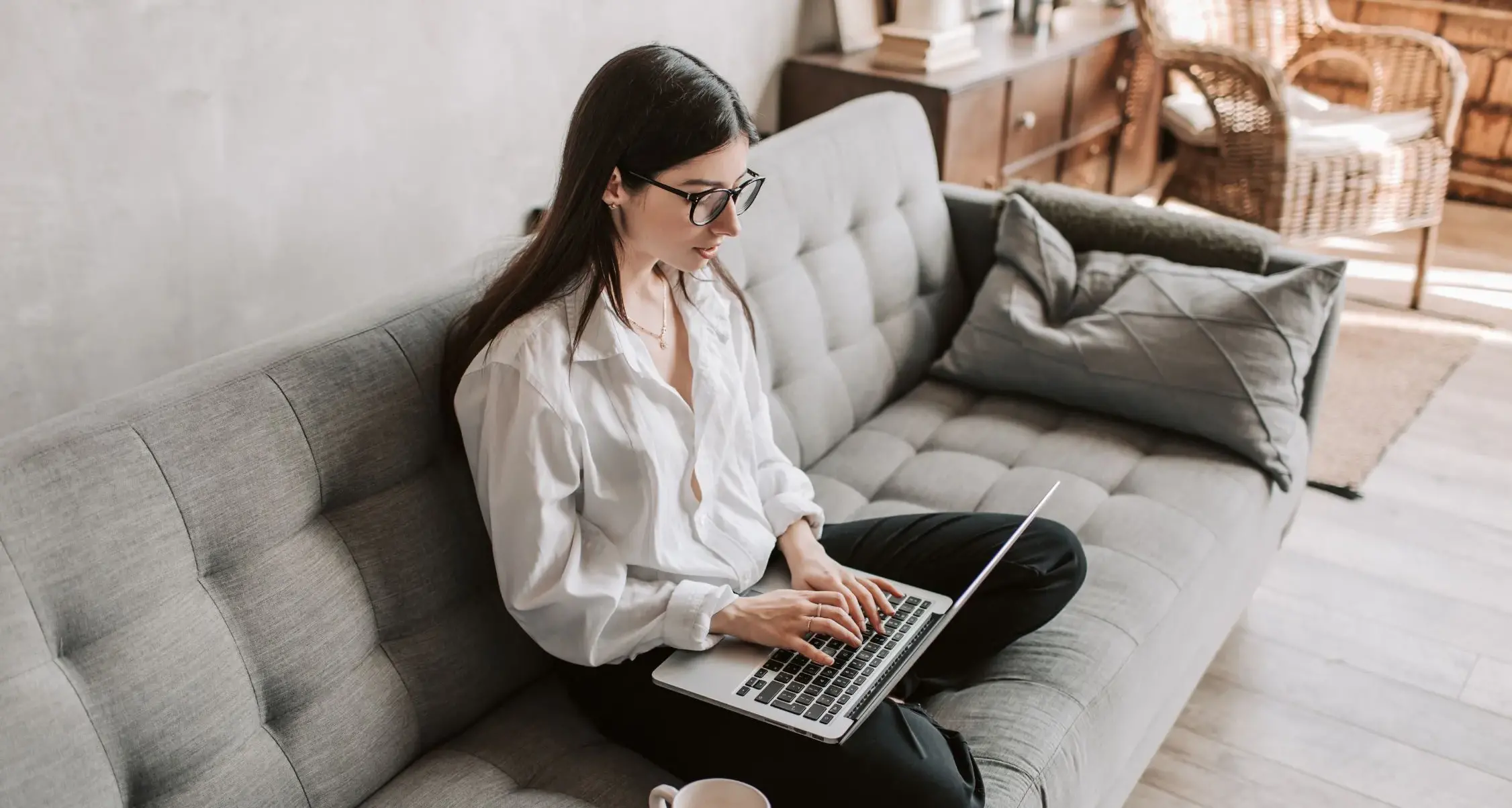 Crisi energetica, il governo studia un piano: smart working e targhe alterne tra le ipotesi