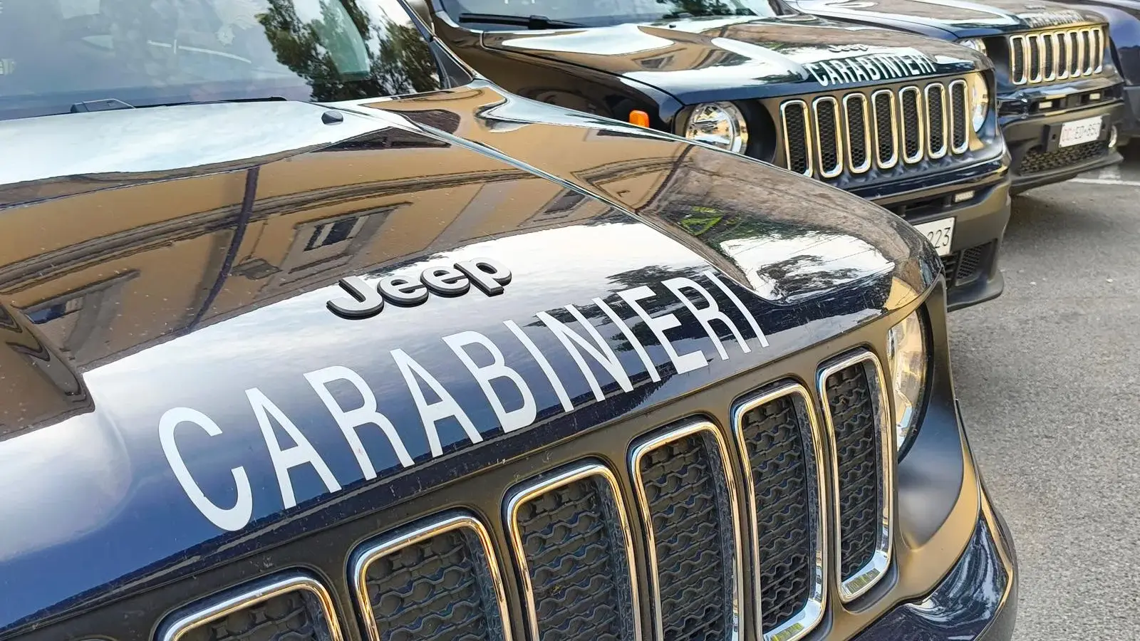 Violenze e minacce alla moglie davanti ai figli: 45enne arrestato a Bosa