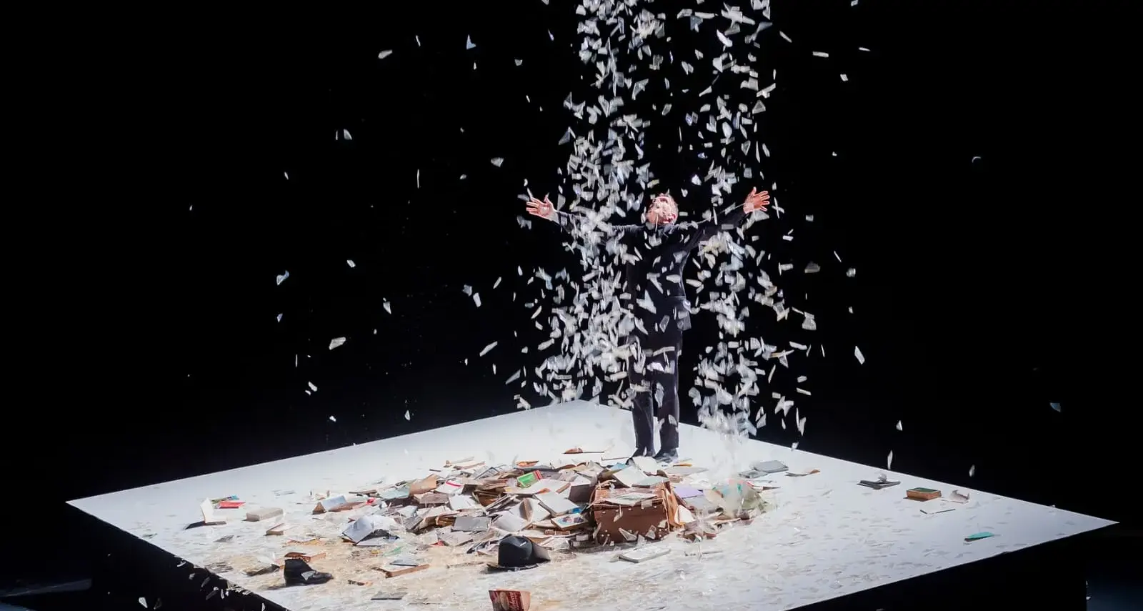 Stefano Massini porta in scena a Cagliari e Sassari \"Mein kampf\": un'indagine sul potere delle parole