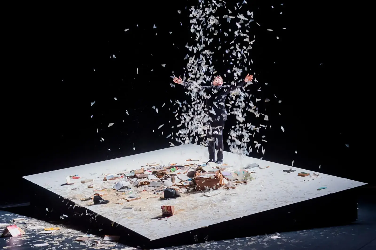 Stefano Massini porta in scena a Cagliari e Sassari \"Mein kampf\": un'indagine sul potere delle parole