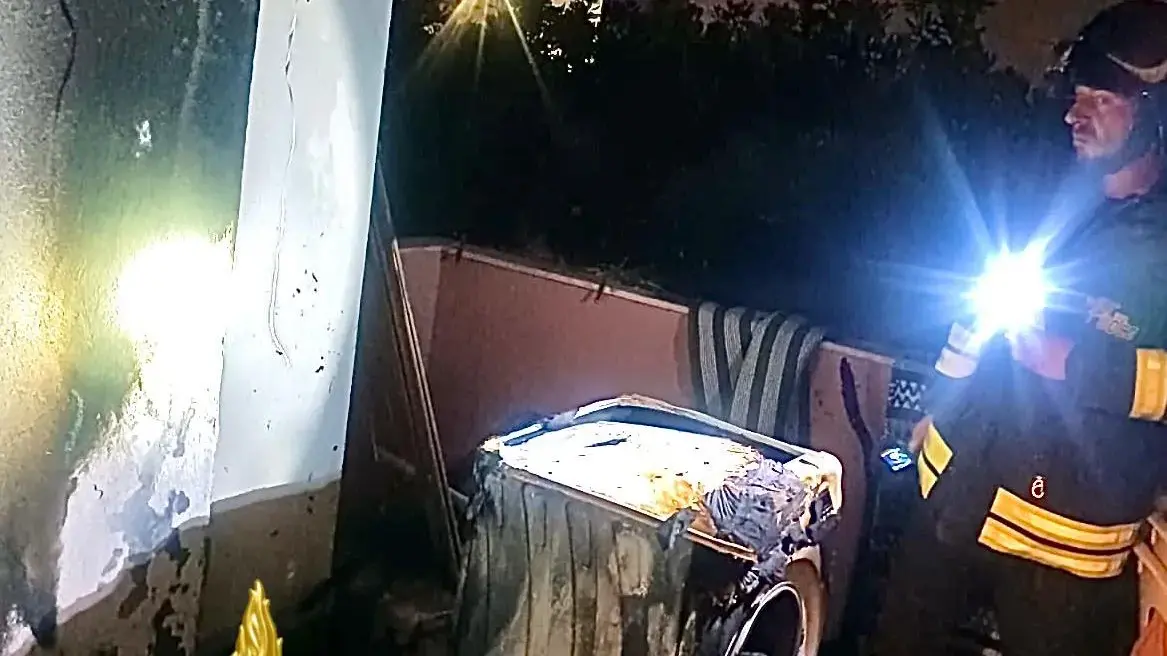 L'appartamento va in fiamme e i proprietari si mettono in salvo: paura ad Alghero