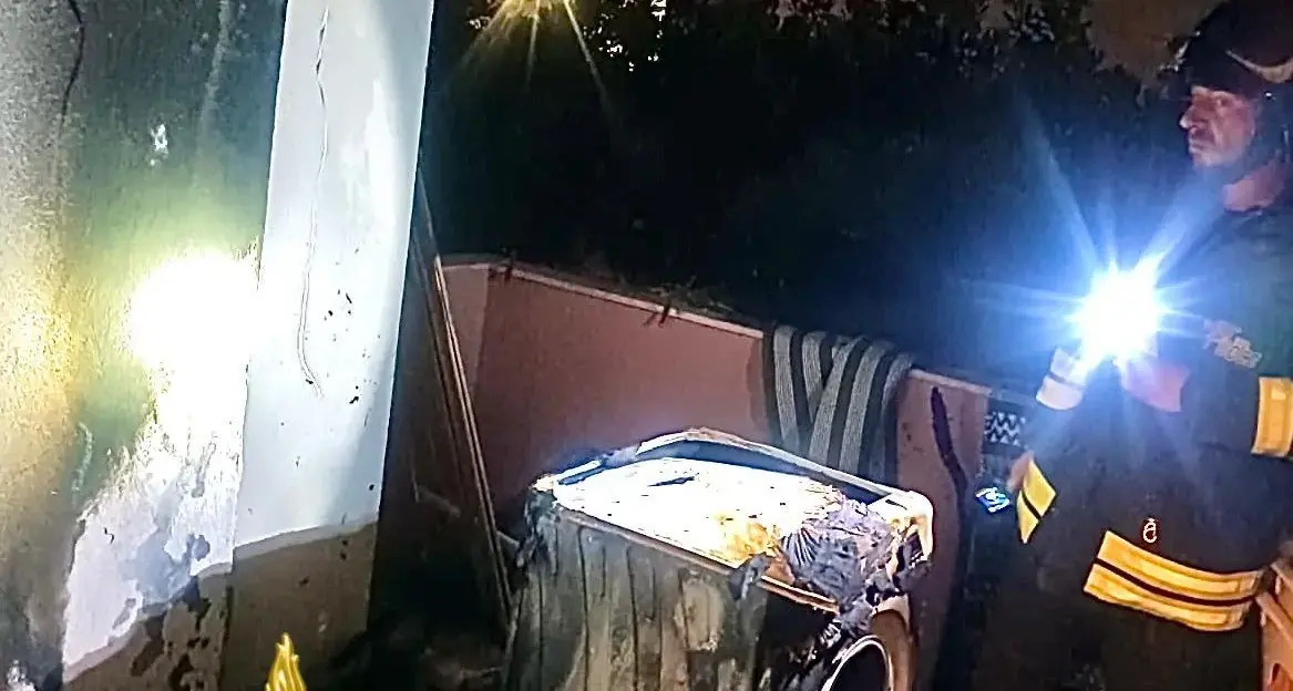 L'appartamento va in fiamme e i proprietari si mettono in salvo: paura ad Alghero