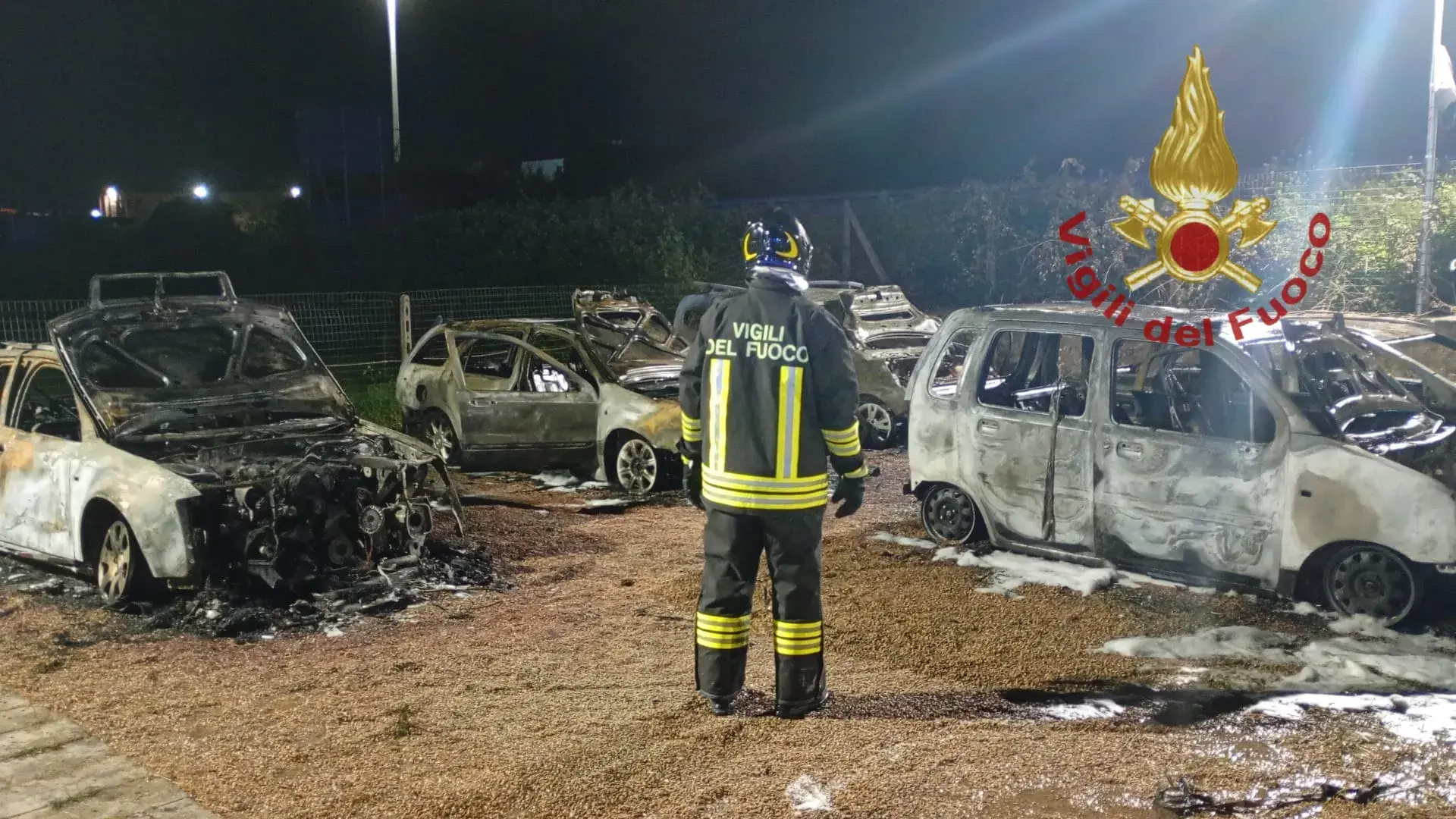 Incendio a Sassari: concessionaria auto pesantemente danneggiata dalle fiamme