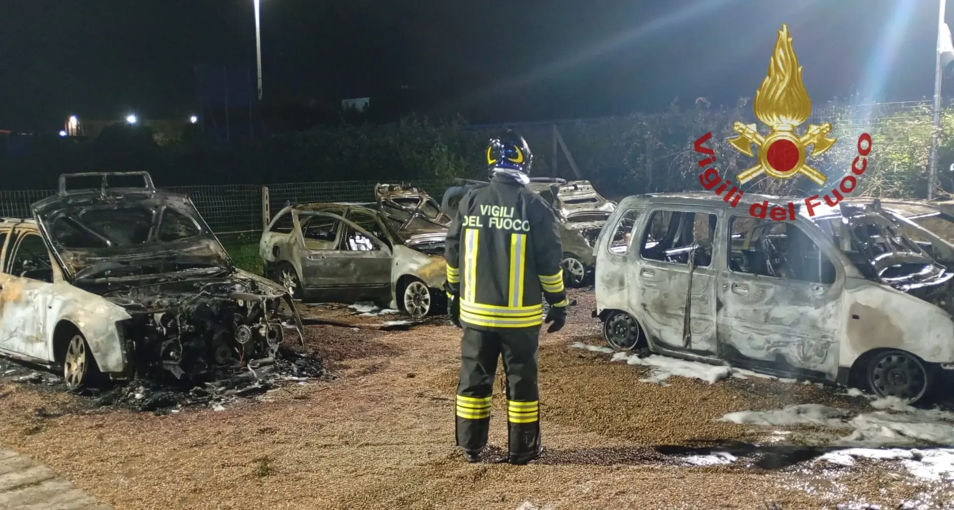 Incendio a Sassari: concessionaria auto pesantemente danneggiata dalle fiamme