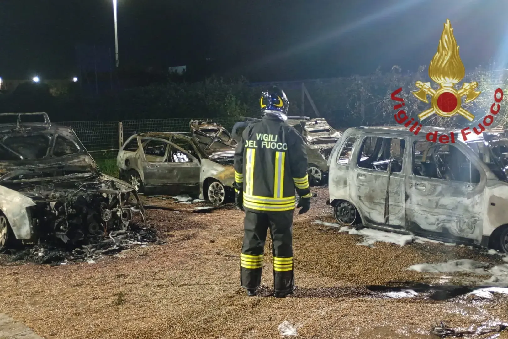 Incendio a Sassari: concessionaria auto pesantemente danneggiata dalle fiamme