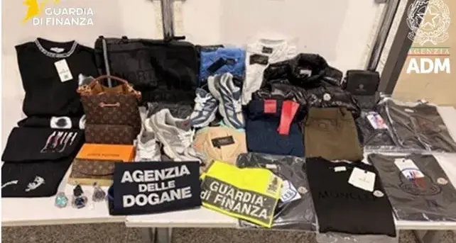 Aeroporto di Cagliari, stretta su falsi “Made in Italy”: sequestri e sanzioni per 12mila euro