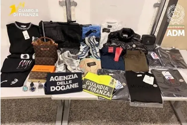 Aeroporto di Cagliari, stretta su falsi “Made in Italy”: sequestri e sanzioni per 12mila euro