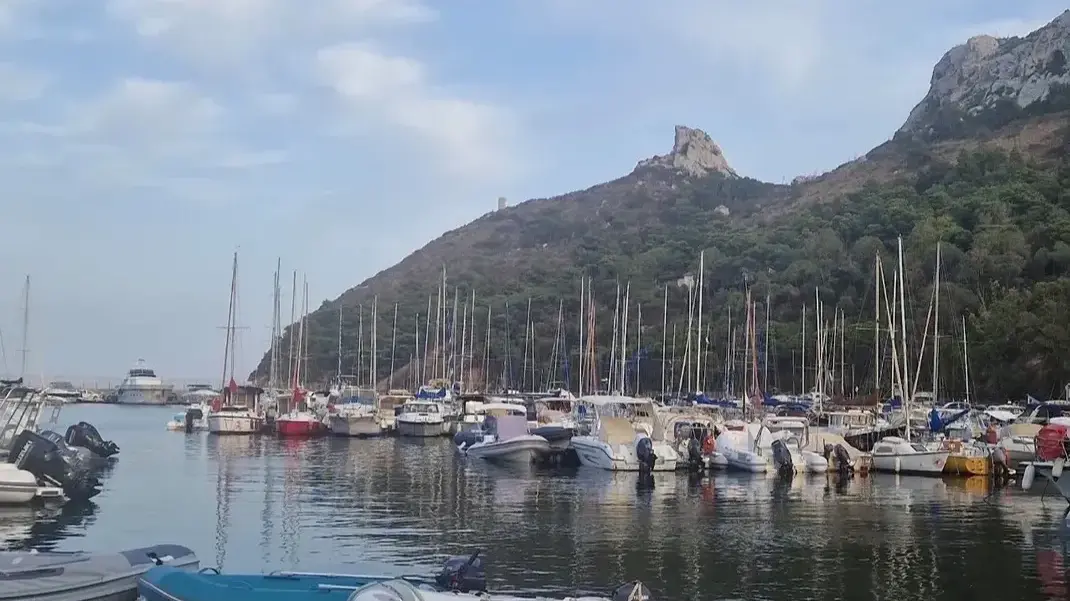 Cagliari. Un totem salvavita a Marina Piccola: arriva il defibrillatore DAE