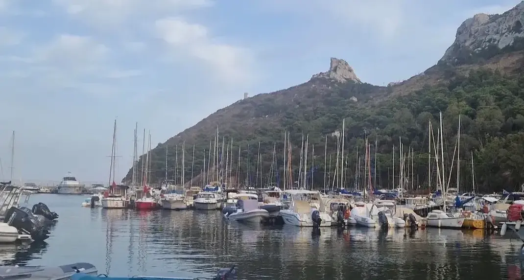 Cagliari. Un totem salvavita a Marina Piccola: arriva il defibrillatore DAE