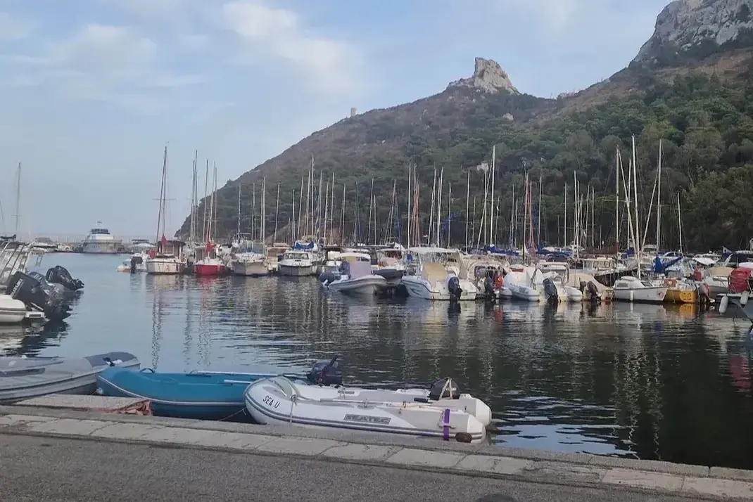 Cagliari. Un totem salvavita a Marina Piccola: arriva il defibrillatore DAE