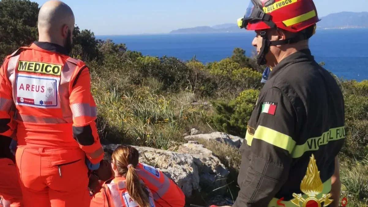 Turista soccorsa dai Vigili del Fuoco di Cagliari dopo una caduta vicino a Calamosca