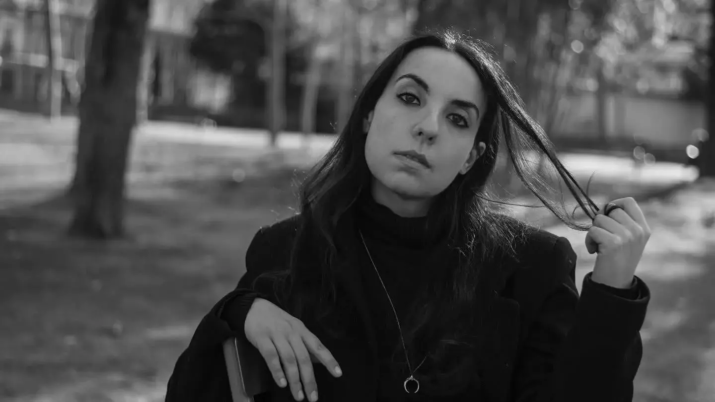 \"Radio Insomnia\": il nuovo libro della scrittrice sarda Chiara Maxia tra viaggi e solitudini