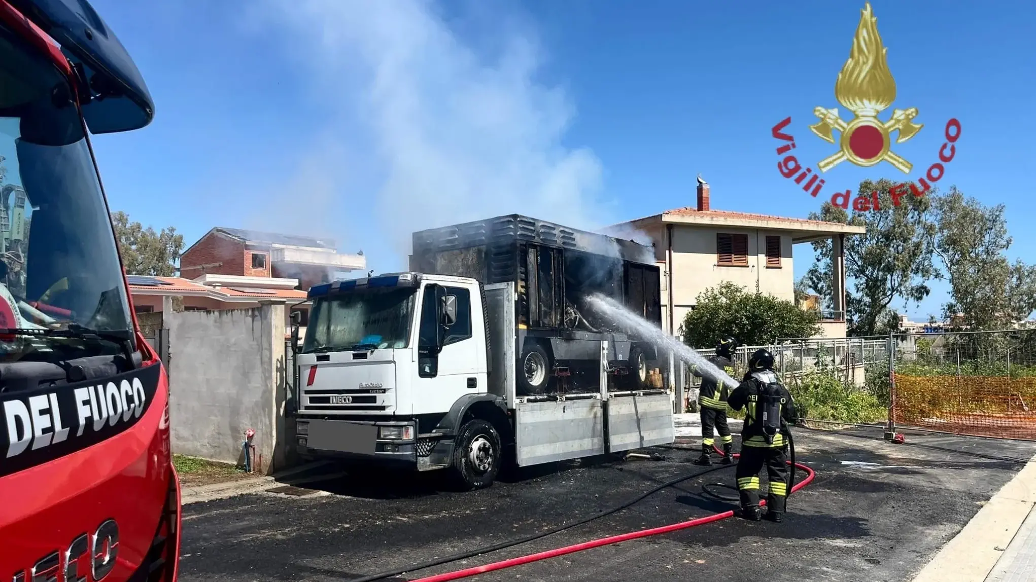 Incendio nella periferia di Capoterra, in fiamme un motocompressore