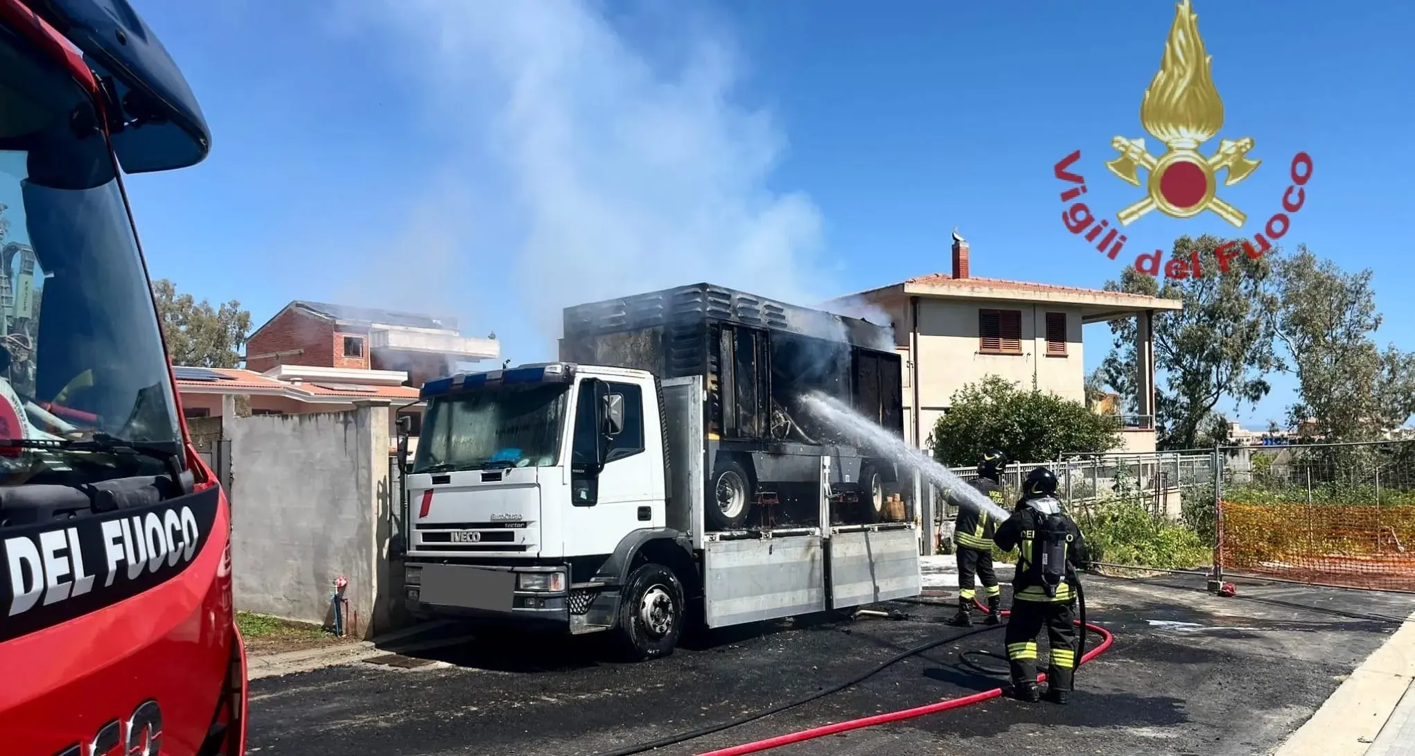 Incendio nella periferia di Capoterra, in fiamme un motocompressore