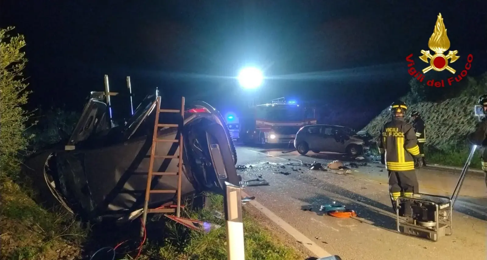Schianto nella notte alle porte di Ittiri: incidente fra due auto, 3 feriti di cui un minore
