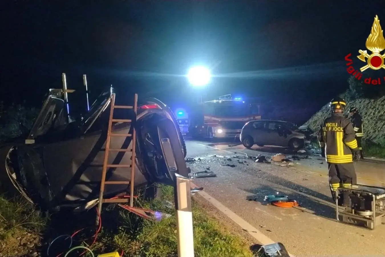 Schianto nella notte alle porte di Ittiri: incidente fra due auto, 3 feriti di cui un minore
