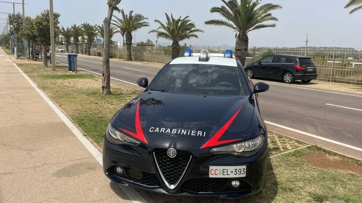 Furti in spiaggia al Poetto e a Calamosca: arresti e denunce per i giovani ladri
