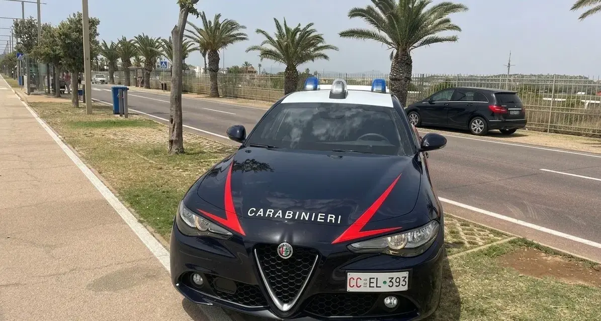 Furti in spiaggia al Poetto e a Calamosca: arresti e denunce per i giovani ladri
