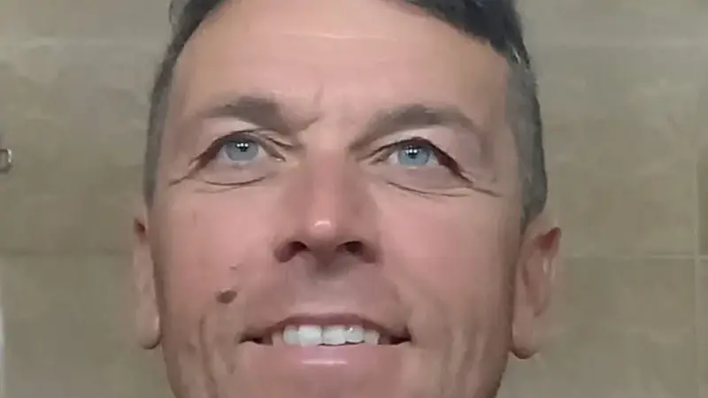 Ucciso nella notte davanti al figlio 11enne: aveva 47 anni