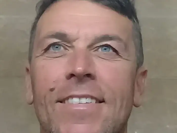 Ucciso nella notte davanti al figlio 11enne: aveva 47 anni