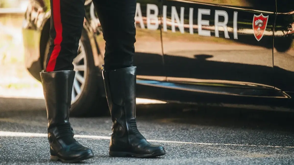 Notte agitata a Carbonia tra musica alta e aggressione, arrestata una 37enne