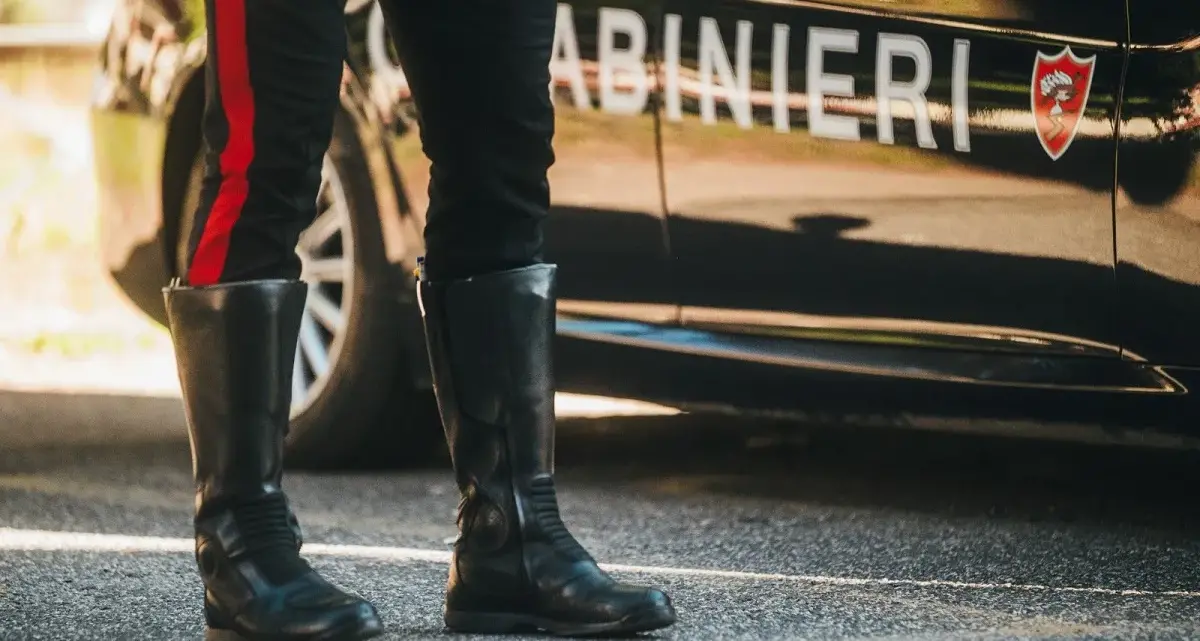 Notte agitata a Carbonia tra musica alta e aggressione, arrestata una 37enne