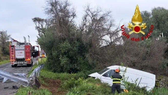 Furgone fuori strada vicino a Cuglieri: grave il conducente, arriva l'elisoccorso