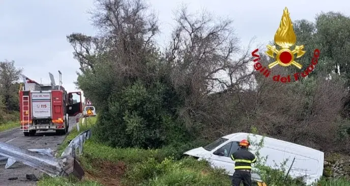 Furgone fuori strada vicino a Cuglieri: grave il conducente, arriva l'elisoccorso