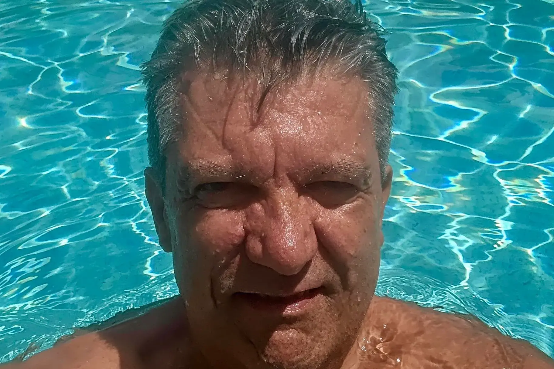 <p>Foto da Facebook</p>\\n