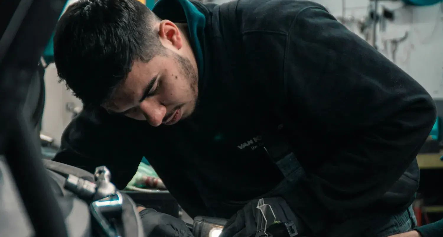 La transizione elettrica nelle autofficine: gestire strumentazioni e diagnosi in totale sicurezza