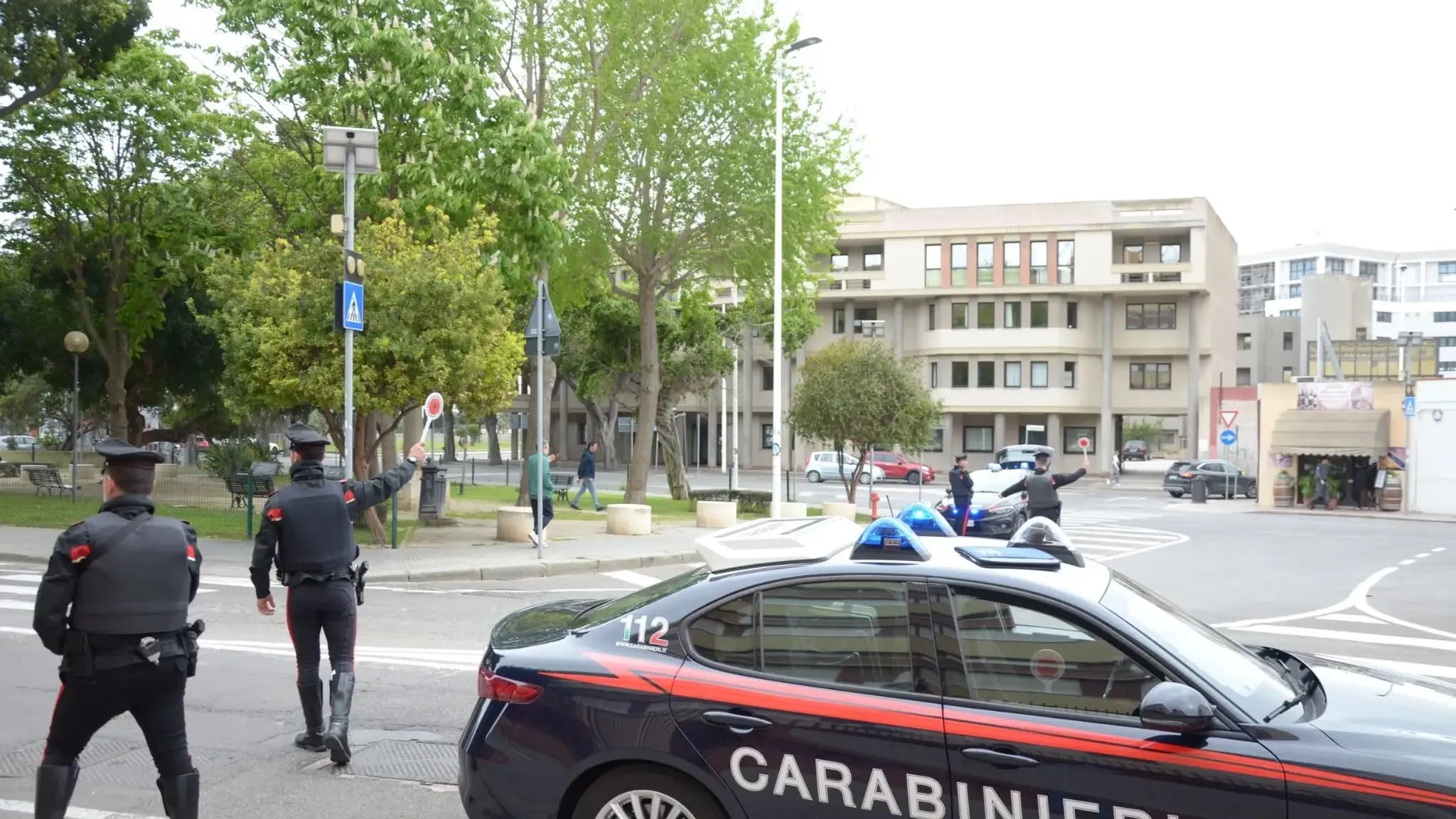 Furto su auto e resistenza a pubblico ufficiale: un arresto a Cagliari