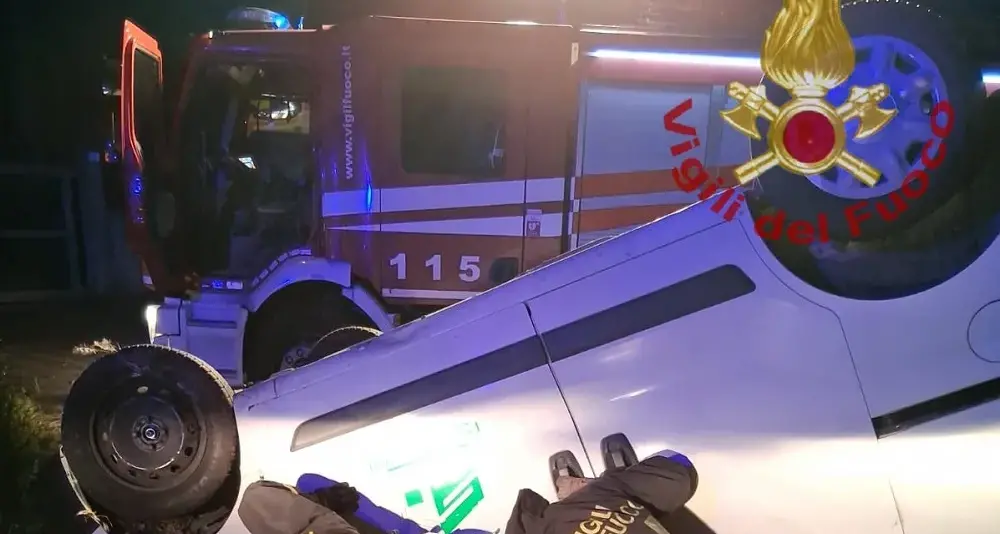 Incidente sulla SS166, mezzo a GPL fuori strada verso Cannigione