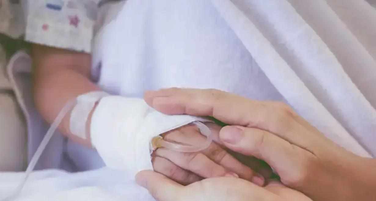 Bimbo di 3 anni caduto dal balcone a Sassari: ora è fuori pericolo