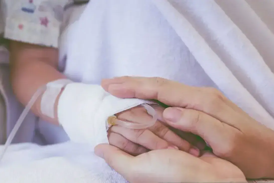 Bimbo di 3 anni caduto dal balcone a Sassari: ora è fuori pericolo