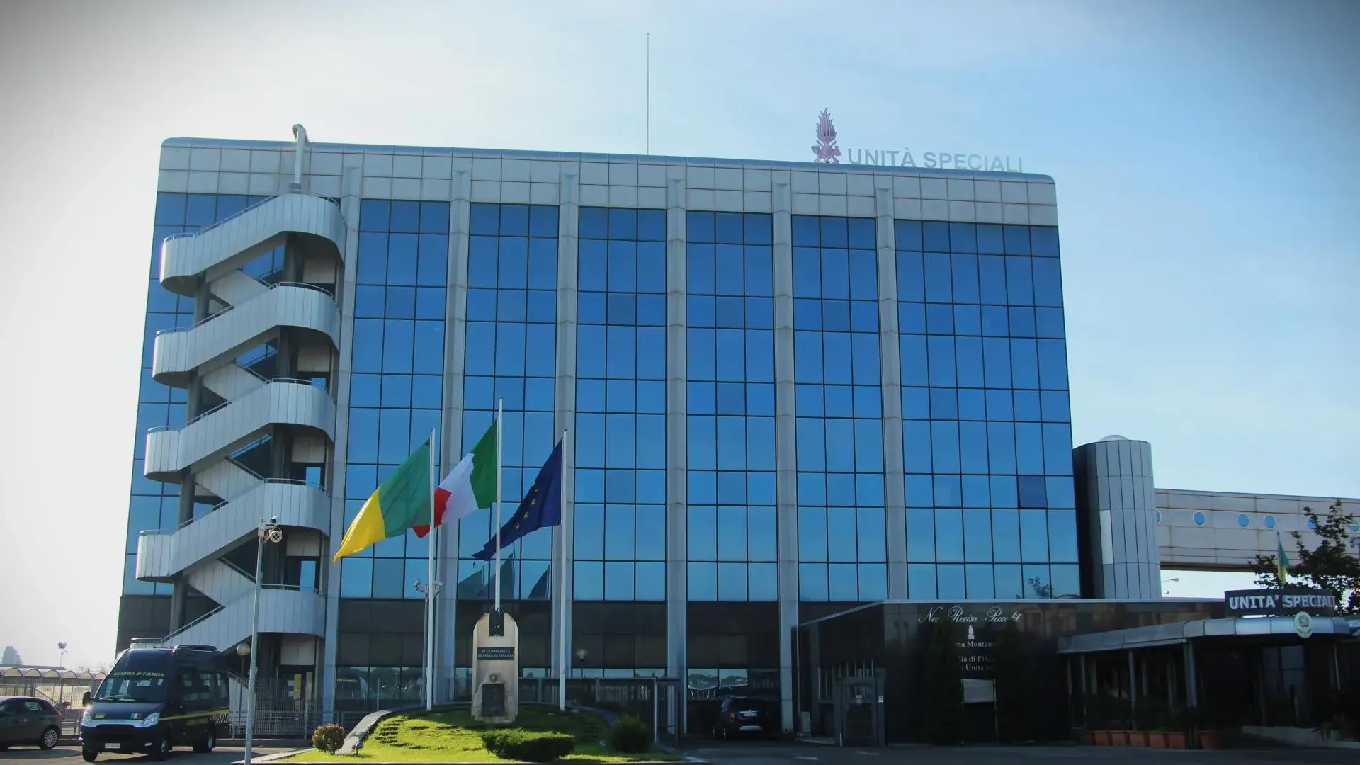 Escort e sportivi: quattro arresti domiciliari per favoreggiamento