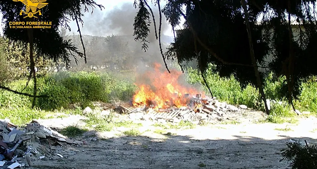 Rifiuti pericolosi nelle campagne di Maracalagonis: scattano denunce e sequestri
