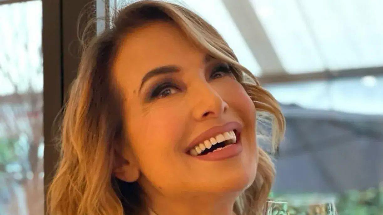 Barbara D’Urso trascina Mediaset in tribunale. “Ingerenze e diritti non pagati”