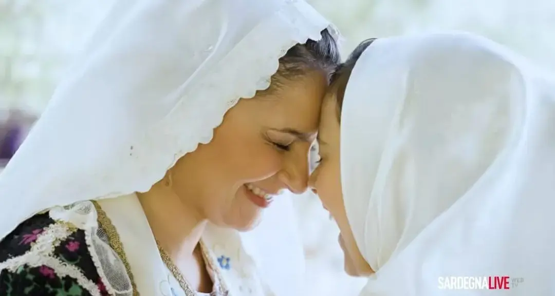 Ottana celebra la tradizione al femminile: torna “Chentu Istellas” tra costumi, musica e balli sardi