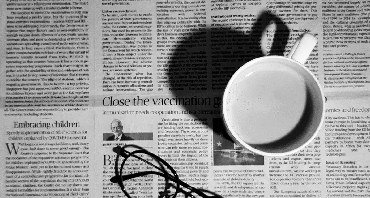 Tra fake news e credibilità fragile: il paradosso dell’informazione nell’era digitale