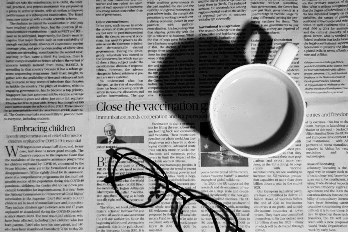 Tra fake news e credibilità fragile: il paradosso dell’informazione nell’era digitale